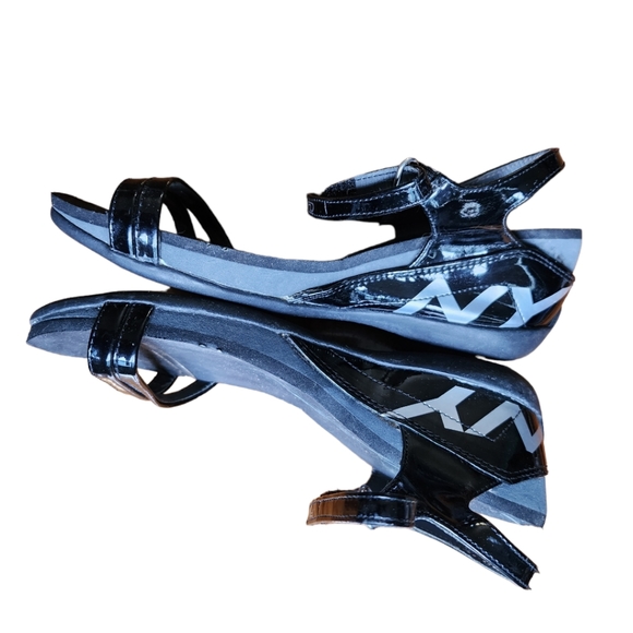 DKNY Sandals - Picture 2 of 8